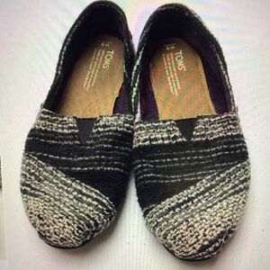Toms Knit black and white flats. Women's Size 9